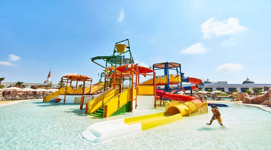 پارک آبی Land of Legends آنتالیا؛ اسلایدها و استخر موج پارک آبی Land of Legends آنتالیا؛ اسلایدها و استخر موج