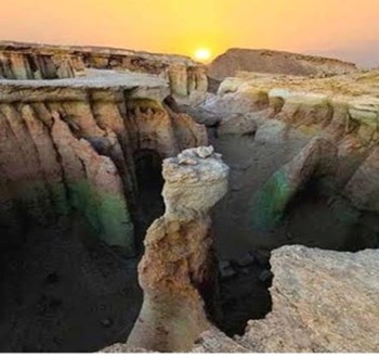 تفریحات قشم؛ از دره ستارگان تا غواصی و قایق‌سواری