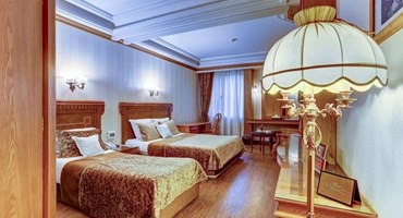 هتل قصر طلایی مشهد؛ تجربه اقامت در یکی از مجلل‌ترین هتل‌های ایران